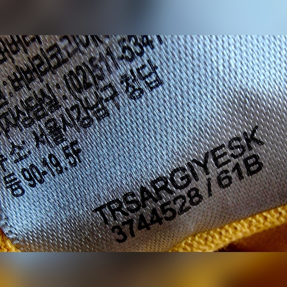 Burberry London, England Men,s XL Yellow Polo Shirt with Embroidered Logo - Picture 7 of 7